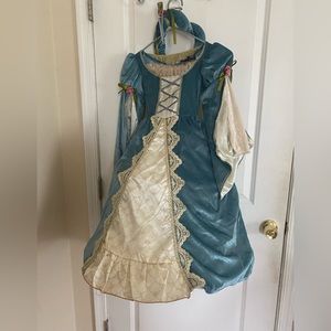 Girl’s Renaissance Princess Halloween Costume Dress up. Fits 4 to 7
